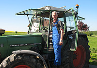 Wilhelm Heine am Traktor